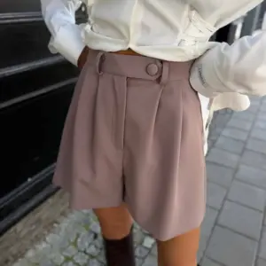 Къси панталони GRACE latte